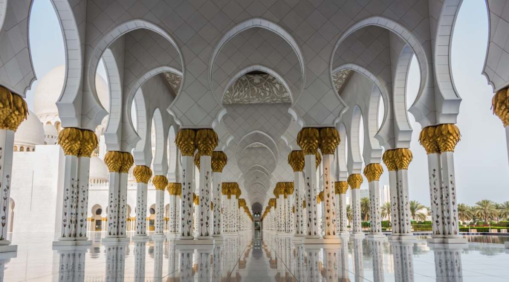 幾何学模様が美しいモスク