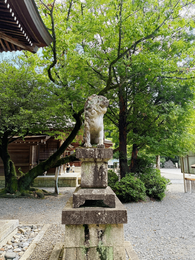砥鹿神社狛犬